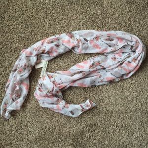 NWT Beautiful Printed Village Scarf